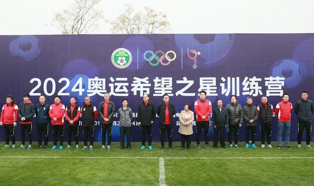 据记者Sergio Quirante报道，卡马文加今天没有参加皇马合练，而是在训练场进行了单独训练。